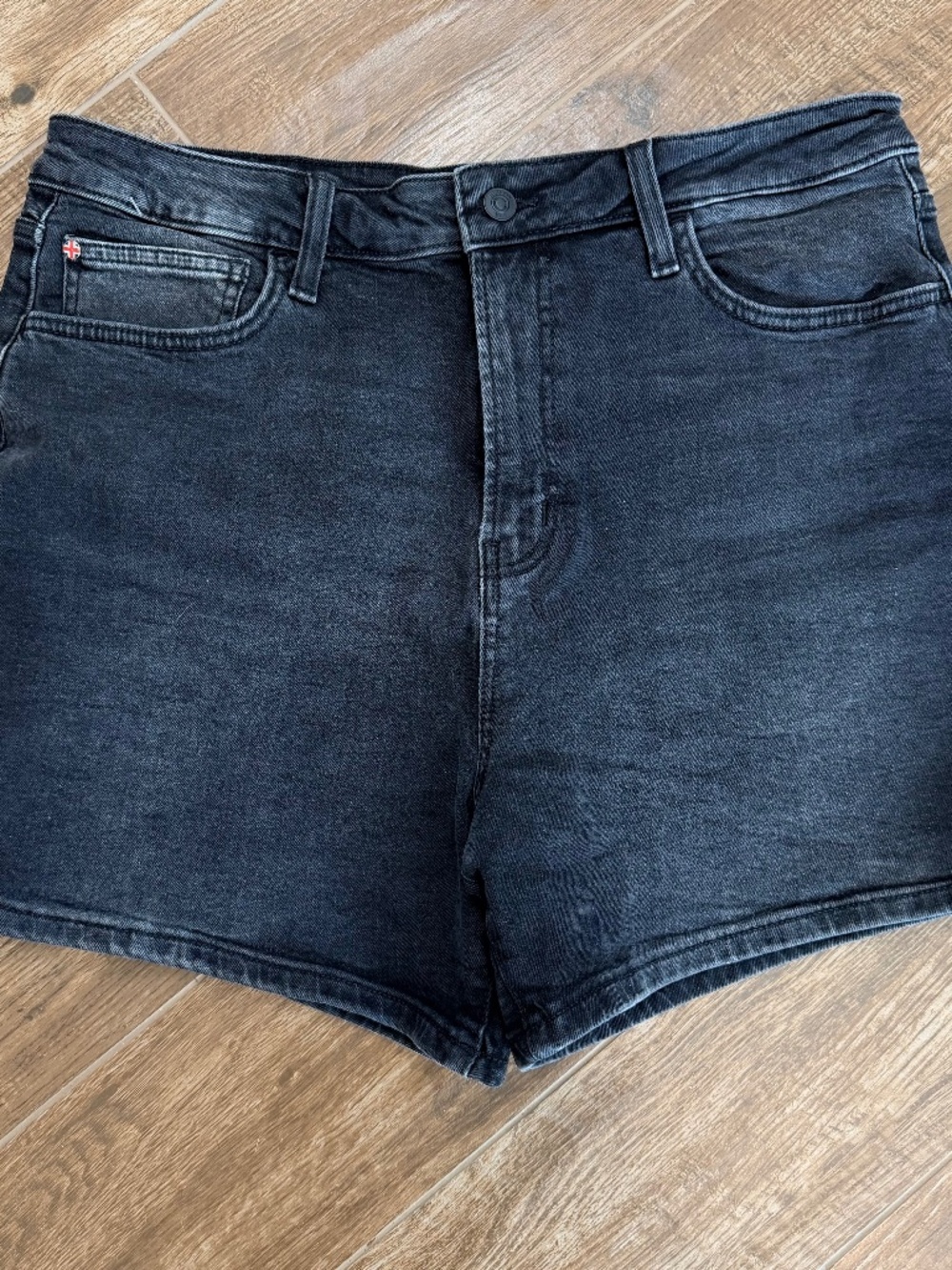 HUDSON Relaxed Denim Shorts "Unplugged". Size 31, Black